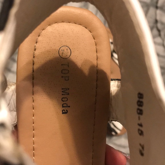 Sandals - Picture 3 of 3